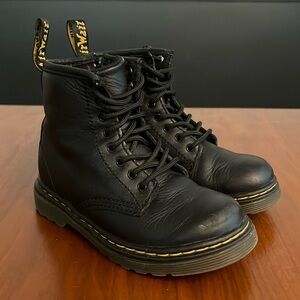 Dr. Martens - Junior 1460 Softy T Leather Lace Up Boots in Black - Size 9